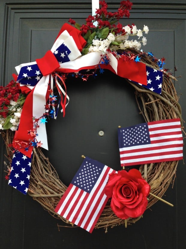 15 Festive Handmade 4th of July Wreath Designs (10)