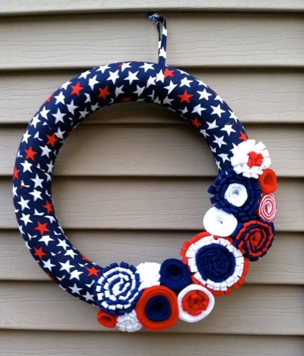 15 Festive Handmade 4th of July Wreath Designs (12)