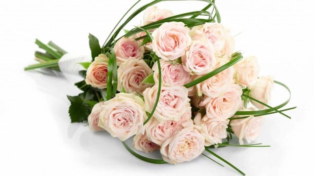 Holidays___International_Womens_Day_Delicate_pink_bouquet_of_flowers_to_the_girl_on_March_8_057095_