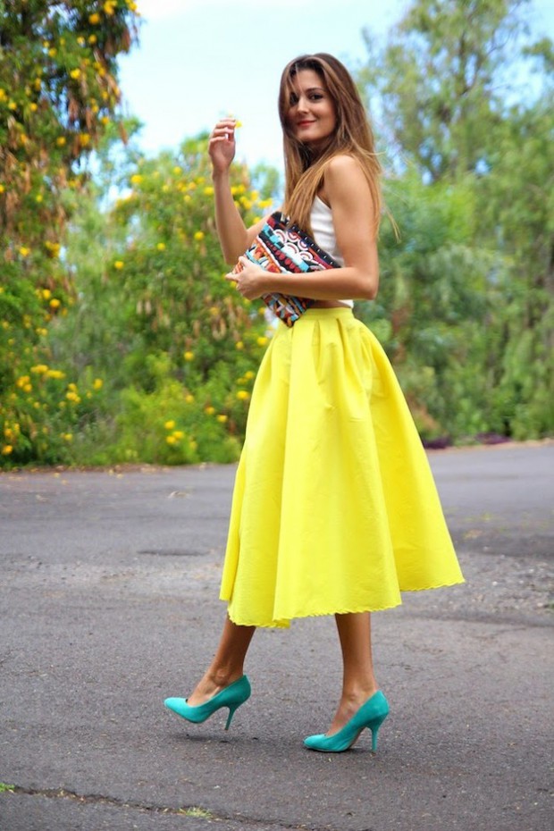 17 Classy and Chic Midi Skirt Outfit Ideas - Style Motivation