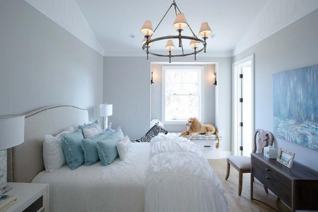 white-and-blue-girls-bedding-built-in-window-seat-nook-white-ruched-duvet