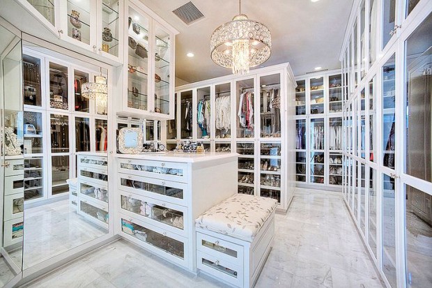 walk-in-closet-bench-closet-island-mirrored-drawers-glass-display-cabinets