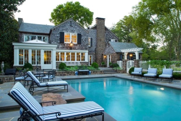 15 Breathtaking Private Swimming Pool Designs For Backyard Refreshment (7)