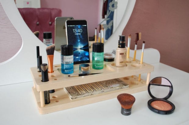 17 Chic Handmade Makeup Organizer & Beauty Station Ideas You'll Love (12)