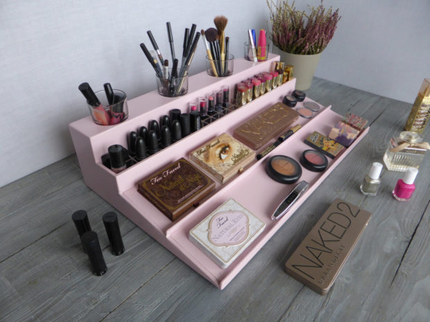 17 Chic Handmade Makeup Organizer & Beauty Station Ideas You'll Love (2)