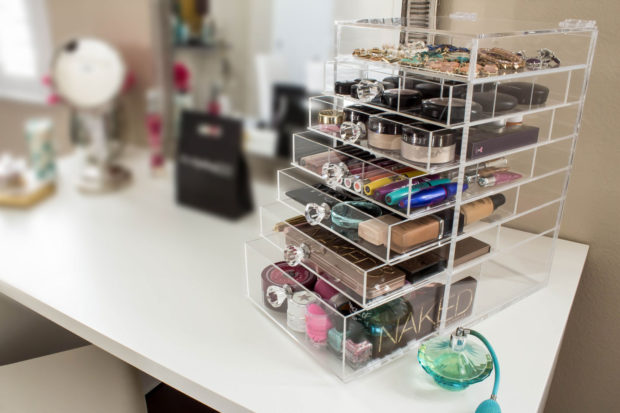 17 Chic Handmade Makeup Organizer & Beauty Station Ideas Youll Love
