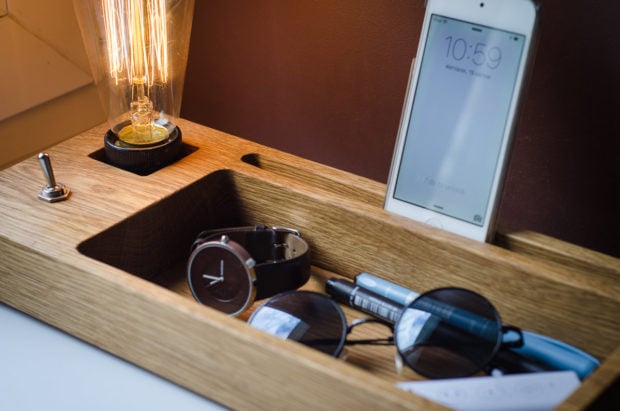 18 Inventive Handmade Dock And Stand Designs For Your Electronics (3)