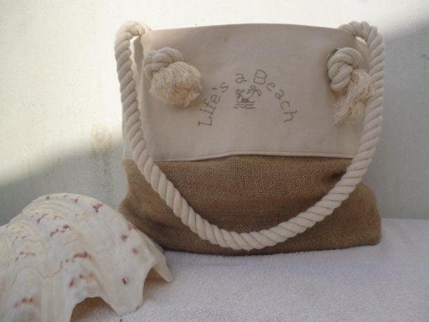 18 Must Have Handmade Beach Bag Designs To Take Your Stuff To The Beach (16)
