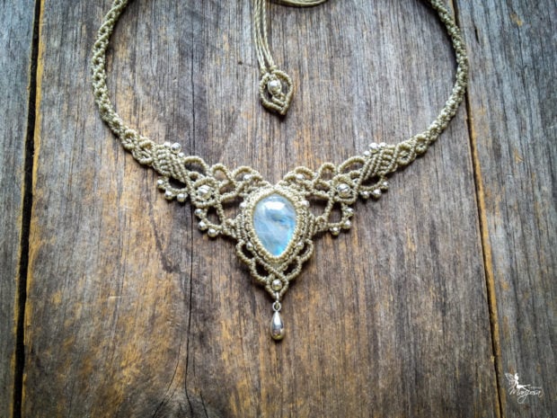 15 Enchanting Handmade Moonstone Jewelry Designs You're Going To Adore (11)