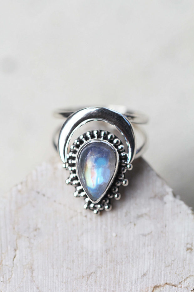 15 Enchanting Handmade Moonstone Jewelry Designs You're Going To Adore (5)