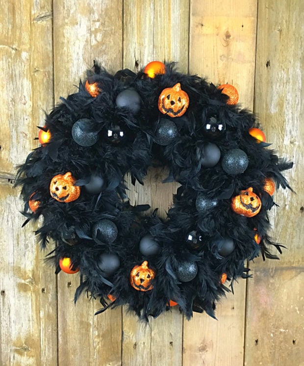 15-spooky-handmade-halloween-wreath-designs-to-decorate-your-front-door-with-15