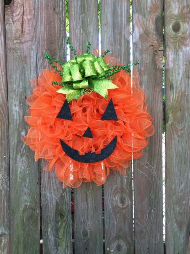 15-spooky-handmade-halloween-wreath-designs-to-decorate-your-front-door-with-4
