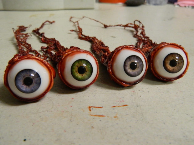 16 Scary And Creative Handmade Halloween Decorations For Your Halloween Party (3)