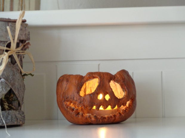 16 Scary And Creative Handmade Halloween Decorations For Your Halloween Party (4)