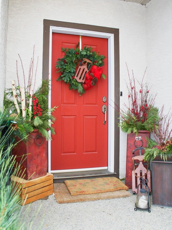 18 Festive Christmas Front Door Decorating Ideas