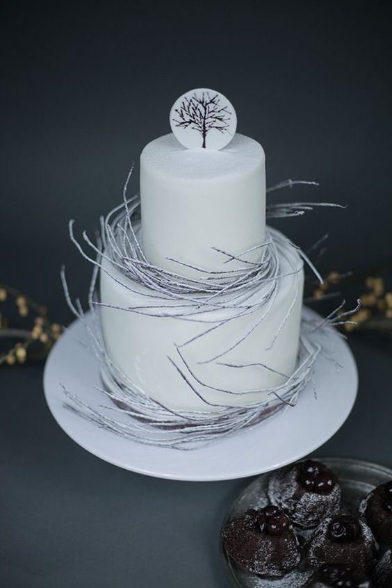 16 Magical Cake Ideas for Romantic Winter Weddings