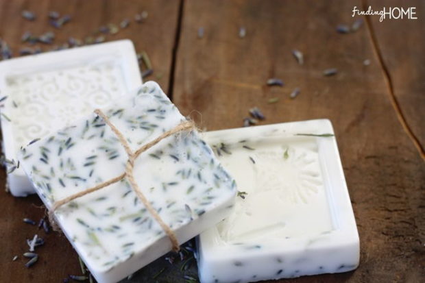 Handmade Cosmetics: 16 Amazing DIY Soap Recipes