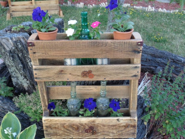 16 Creative and Practical Storage & Organization Crafts Made Out of Pallet Wood