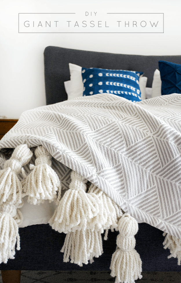 15 Chic DIY Blanket and Throw Designs You Can Make