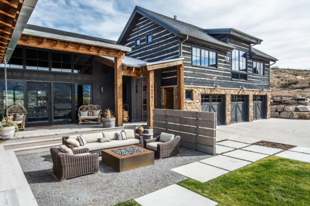 15 Sensational Rustic Backyard Designs That Will Make You Want Them