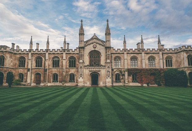 Top 5 Historic Universities in the UK with Beautiful Architecture