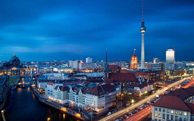 1001-travel-destinations-berlin-fernsehturm-berlin-wallpaper