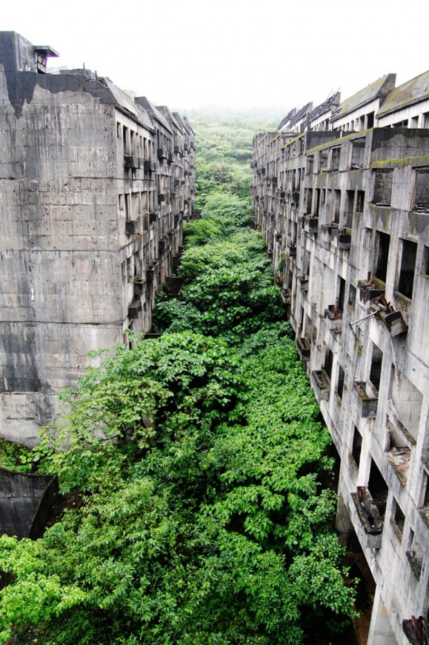 top-33-most-beautiful-abandoned-places-in-the-world-261