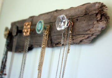 10 DIY Necklace Holders -