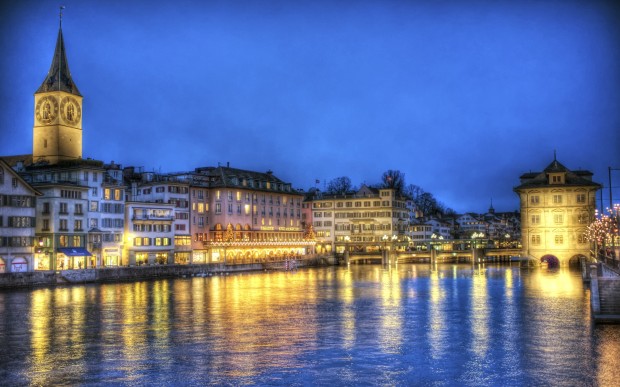 Zurich Heading for XMas (HDR)