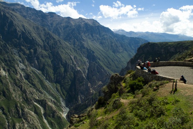 Tourists at Cruz del Condor