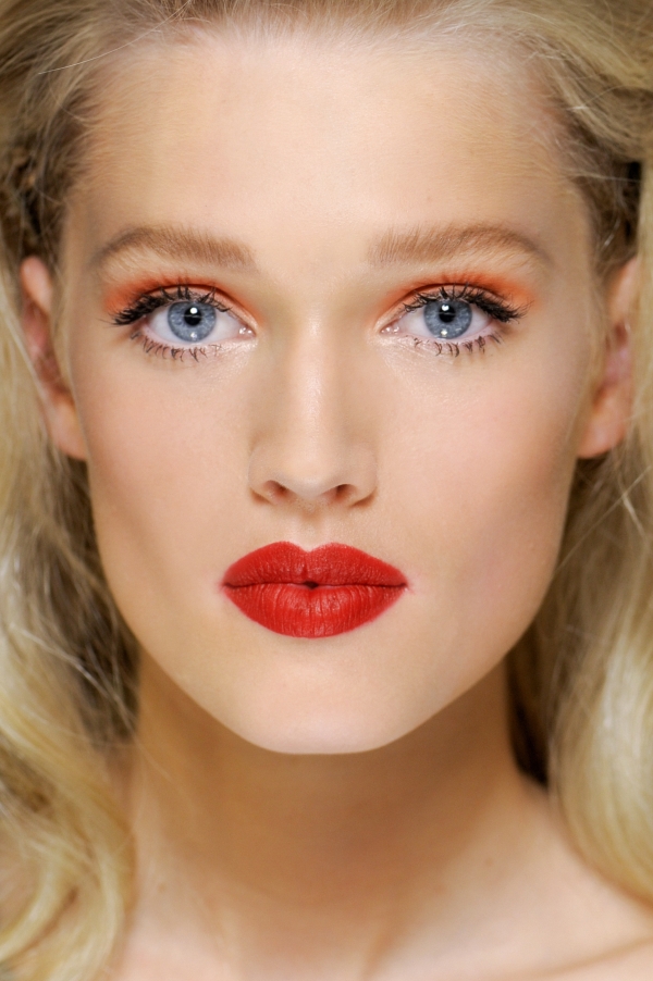 25 glamorous makeup ideas with red lipstick (10)