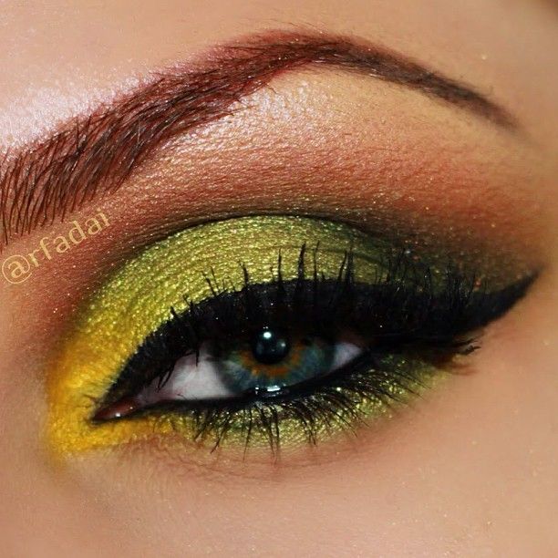 30 Glamorous Eye Makeup Ideas for Dramatic Look (16)