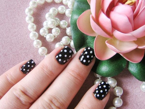 Amazing Dots Nail Art Ideas (23)