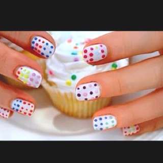 Amazing Dots Nail Art Ideas (28)