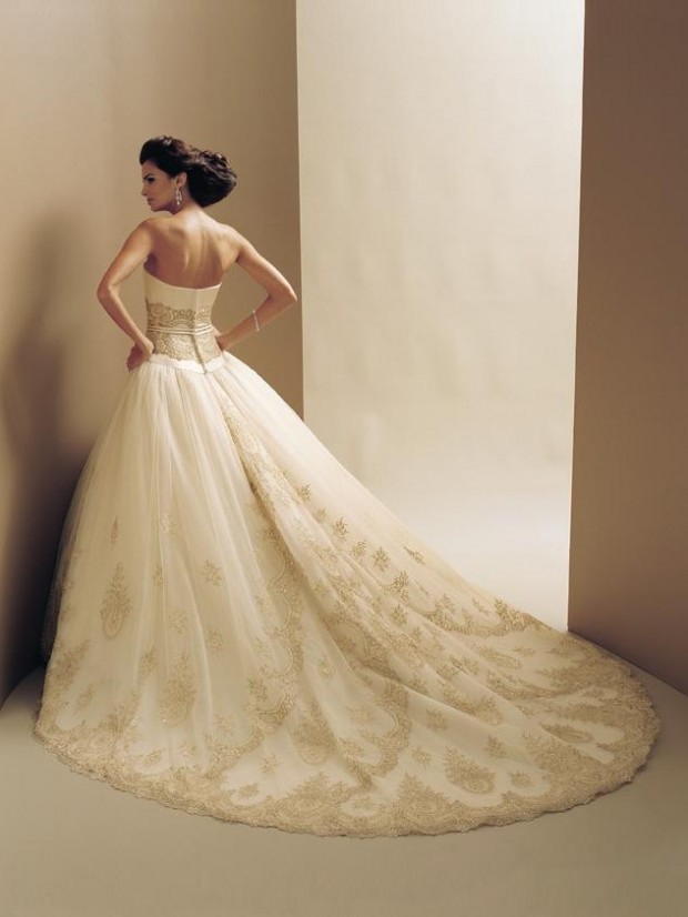 23 Elegant and Glamorous Wedding Dresses (15)