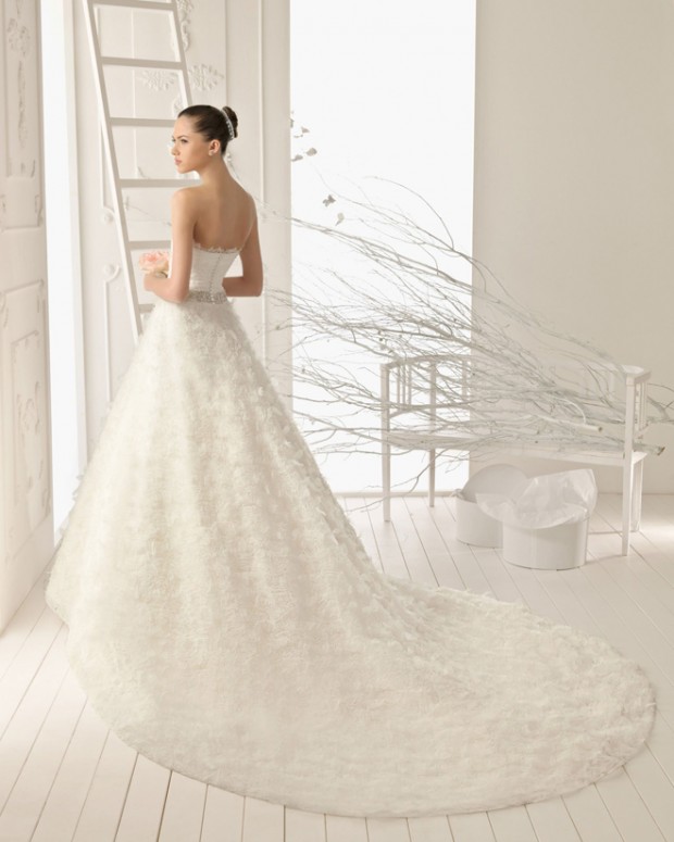 23 Elegant and Glamorous Wedding Dresses (20)