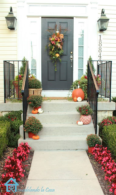 25 Great Fall Porch Decoration Ideas (12)