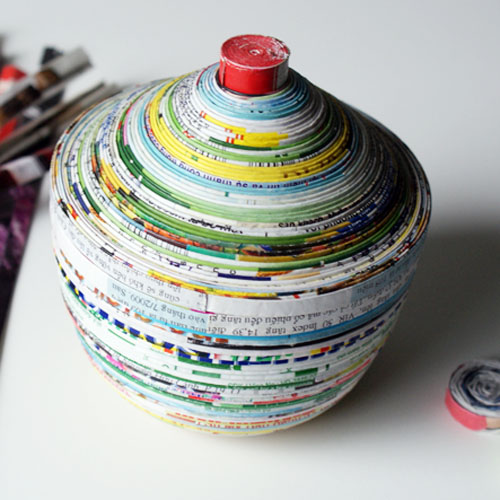 15 Cool DIY Ideas to Reuse Old Magazines -