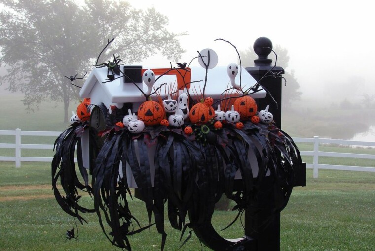 15 Fun and Scary Ideas How to Decorate Your Mailboxes for Halloween - mailbox, haloween mailbox decor, Halloween decorations