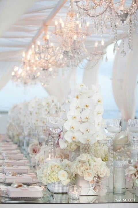 20 Pure White Wedding Decor Ideas for Romantic Wedding