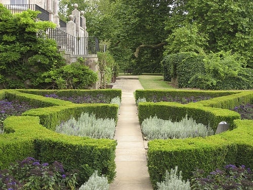 24 Beautiful Boxwood Garden Ideas (5)