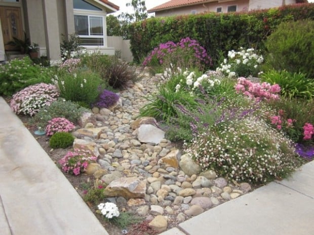 24 Beautiful Small Front Yard Garden Design Ideas (14)