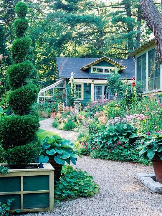 28 Beautiful Small Front Yard Garden Design Ideas