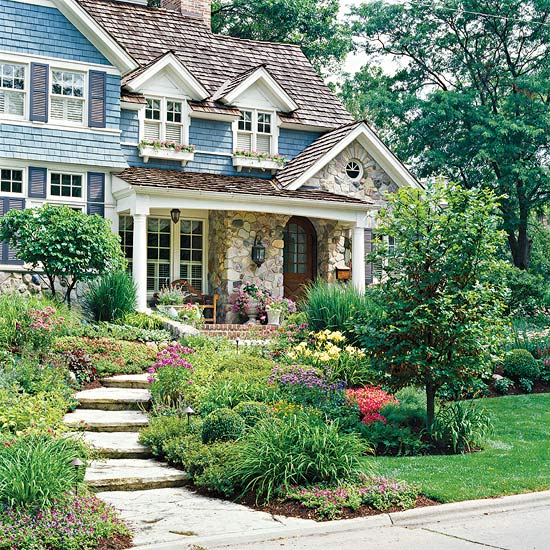 24 Beautiful Small Front Yard Garden Design Ideas (7)