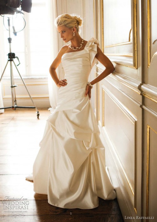 25 Romantic Wedding Dresses (6)