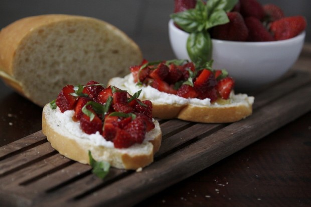 26 Easy and Tasty Bruschetta Recipes (4)