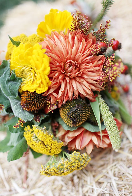 27 Romantic Fall Wedding Bouquets (21)