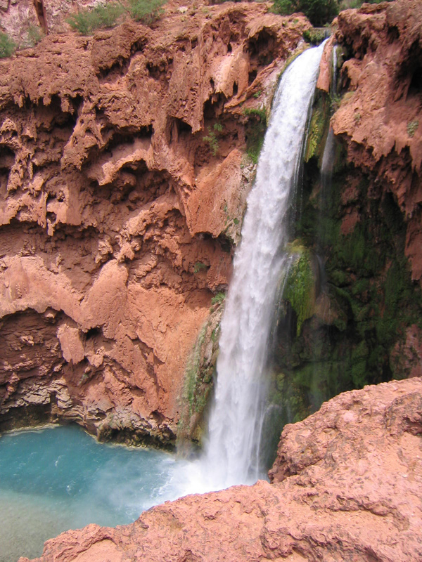 15 Beautiful Waterfalls in United States that Will Take Your Breath Away (10)