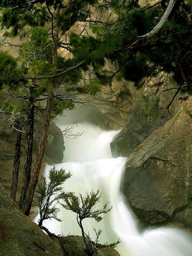 15 Beautiful Waterfalls in United States that Will Take Your Breath Away (13)