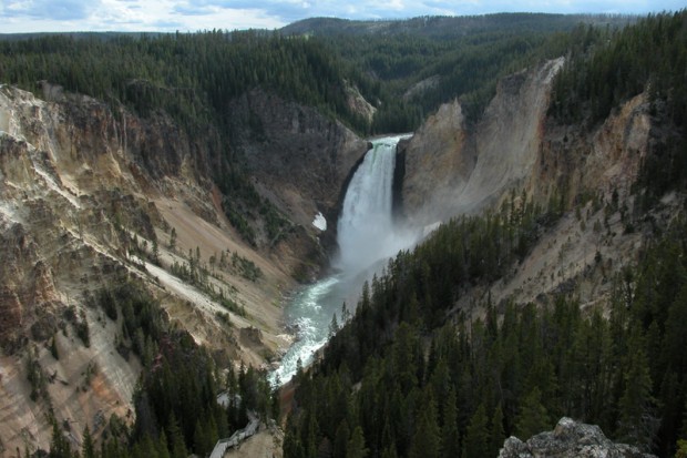 15 Beautiful Waterfalls in United States that Will Take Your Breath Away (9)
